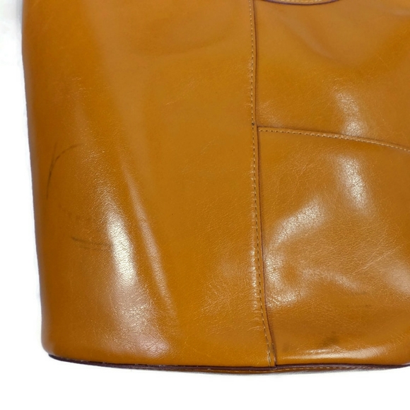 Hobo Int'l The Original Polished Truffle Tan Leather Bucket Bag - Picture 11 of 11